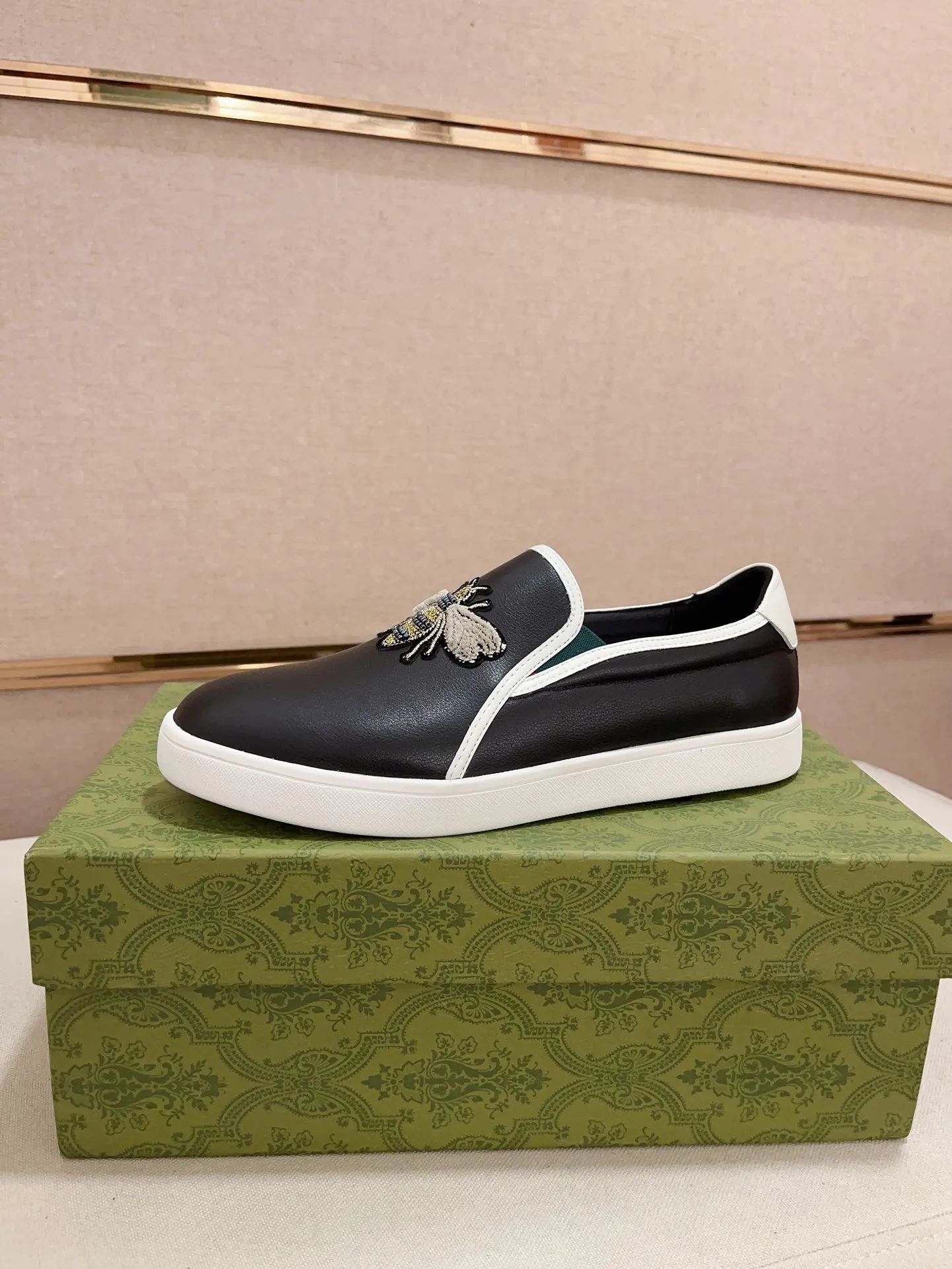 Men's clothing and shoes💰:440💰 (GUCCI) The latest model from the official website 🎁🎁Casual and fashionable men's shoes👟, hot style 💥The version is simple and elegant, exclusive for trendy men. Unique official website latest brand elements 👑Gucci original decoration, fashionable and generous, the fabric is original cowhide ✅sheepskin lining, the official website specifies wear-resistant casual outsole, the classic model is taken in kind at the counter🎬38-44 (45 is not returned or exchanged)